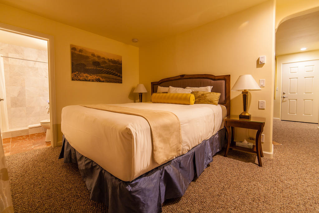 The Vendange Carmel Inn & Suites Phòng bức ảnh