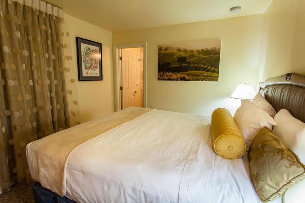 The Vendange Carmel Inn & Suites Phòng bức ảnh