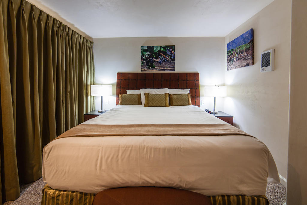 The Vendange Carmel Inn & Suites Phòng bức ảnh