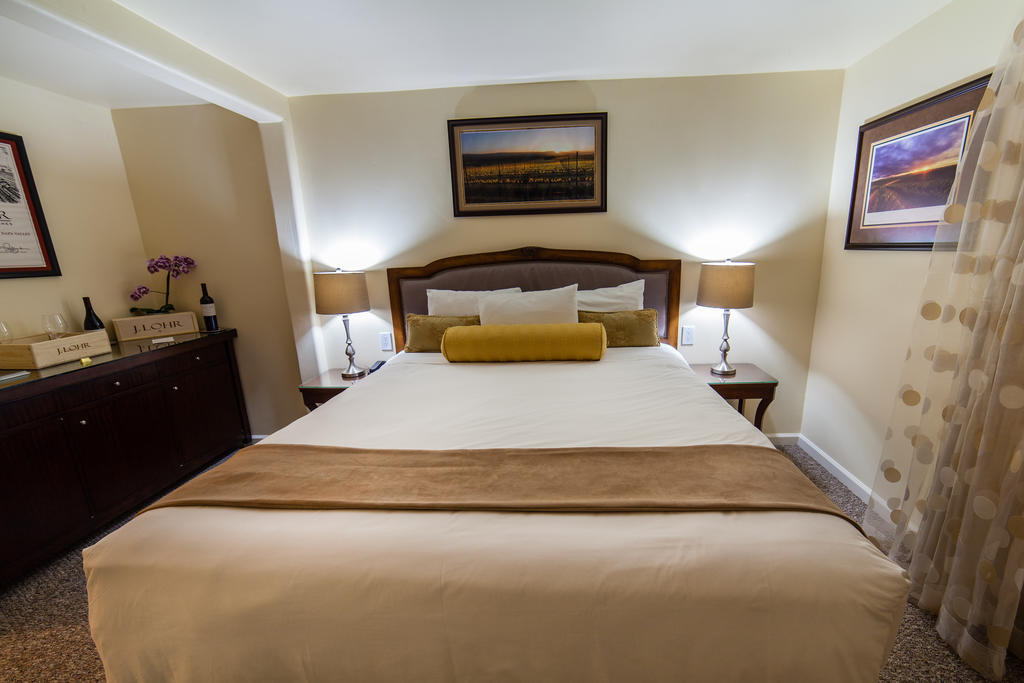 The Vendange Carmel Inn & Suites Phòng bức ảnh