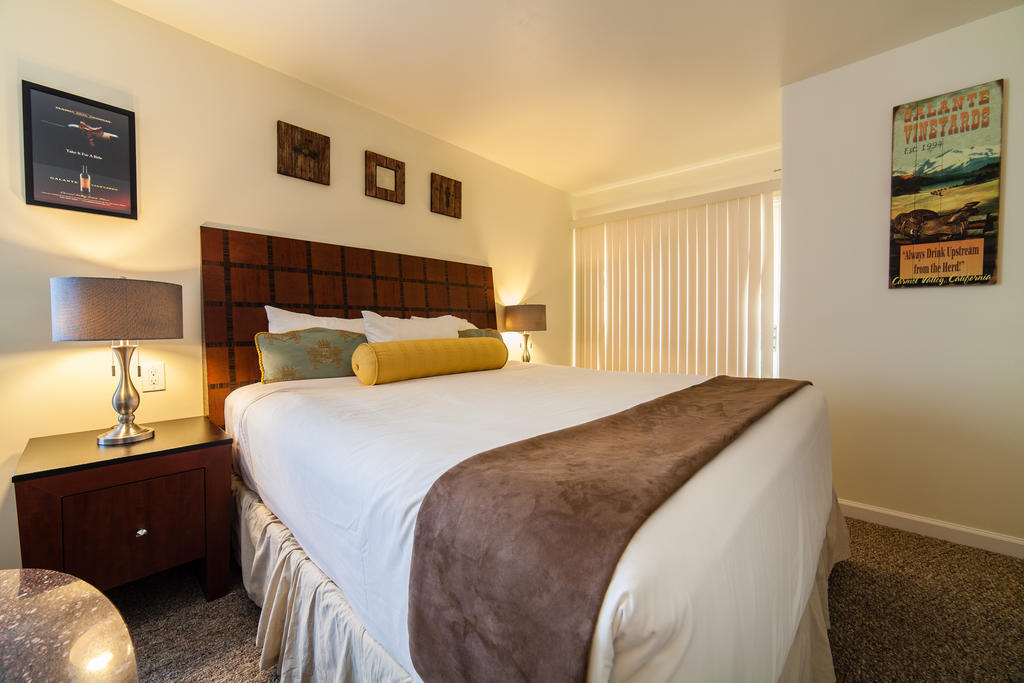 The Vendange Carmel Inn & Suites Phòng bức ảnh